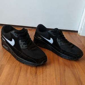 Black Nike Air Max